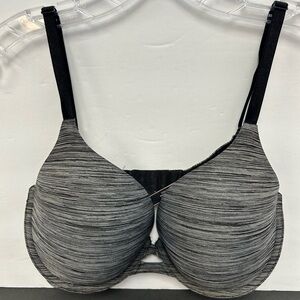 Victoria Secret underwire tee shirt bra/Gray and black/ 34DD